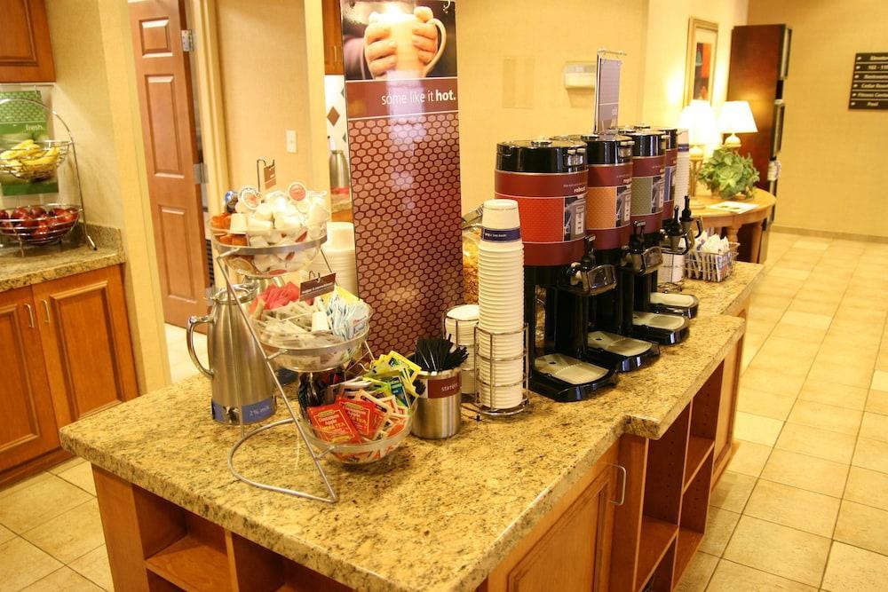 Hampton Inn Сидар-Сити Экстерьер фото