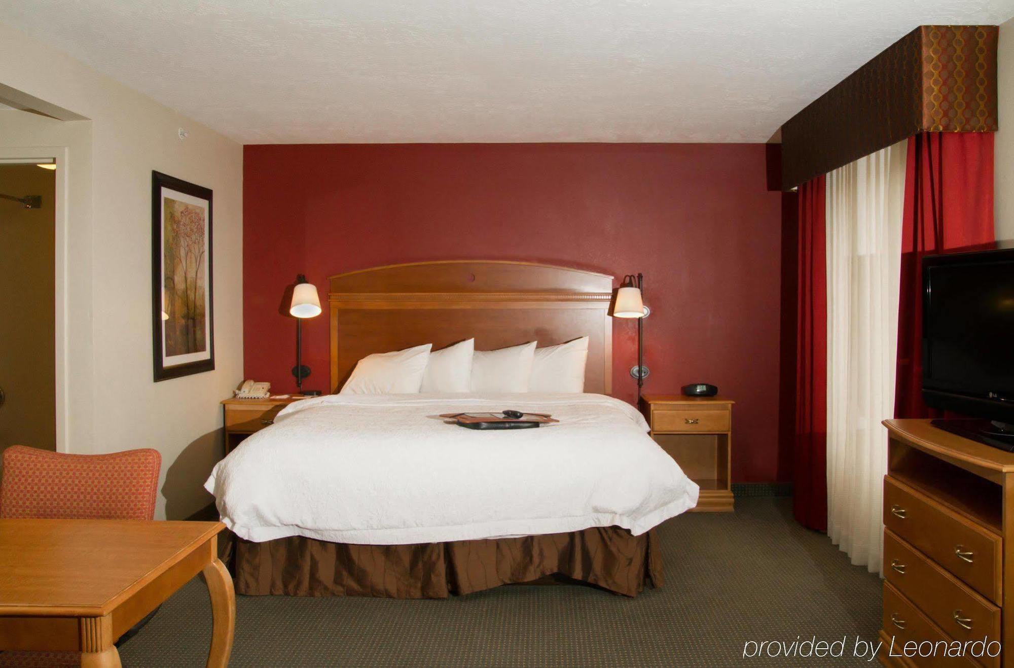 Hampton Inn Сидар-Сити Экстерьер фото